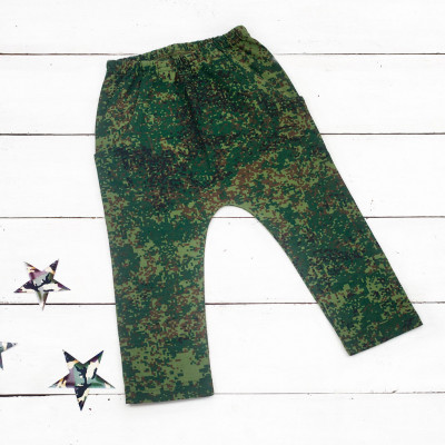 Штаны зауженные в камуфляжном цвете