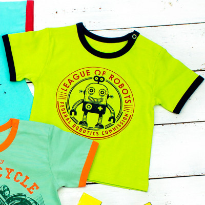 Желтая футболка с роботом