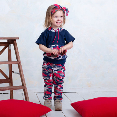 Кофта с капюшоном в военной тематике