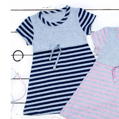 Трикотажное платье в синюю полоску