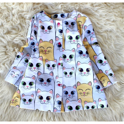 Пальто для девочки с кошками