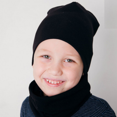 Чёрная шапка со снудом