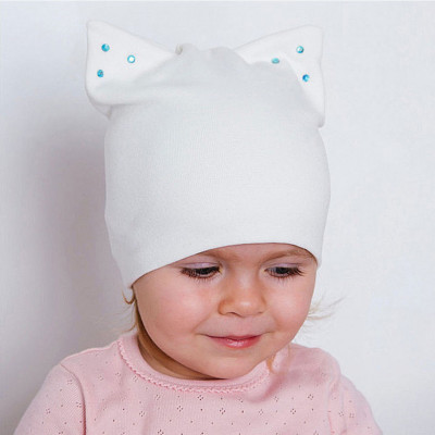 Шапка с ушками молочного цвета