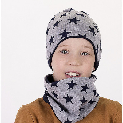 Серая шапка со звездами