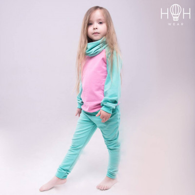 Спортивный для девочки костюм