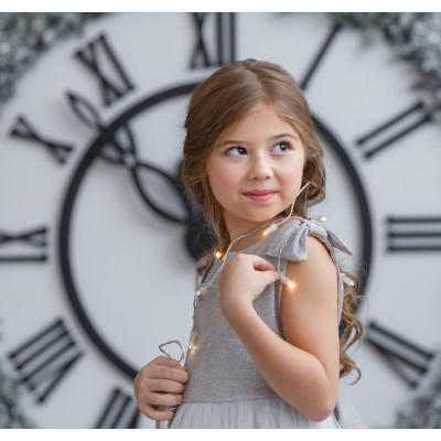 Детское платье серебристого цвета