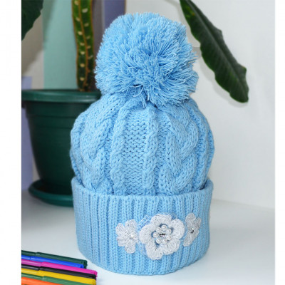Шапка голубая с помпоном