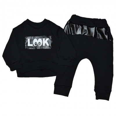 Черного цвета спортивный костюм