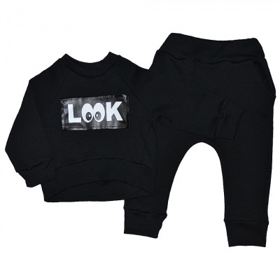 Черного цвета спортивный костюм