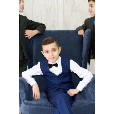 С жилетом костюм синий в клетку для мальчика