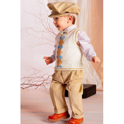 Бежевый костюм с жилетом в ромб