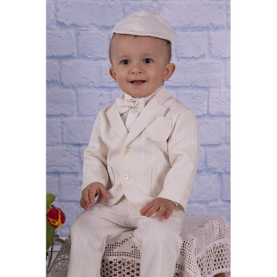 Белый костюм Джентльмен с ярким галстуком