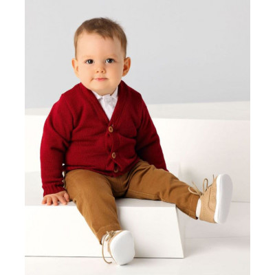 Джемпер красного цвета в комплекте с брюками