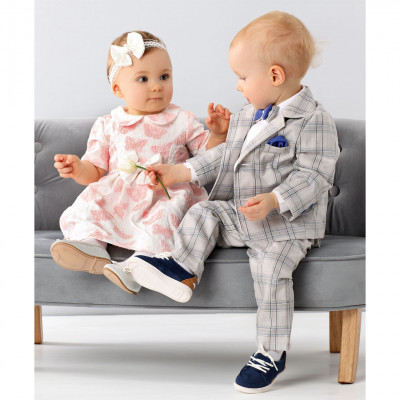 Костюм на годовалого белого цвета в клетку