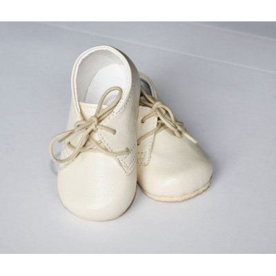 Детские ботинки бежевого цвета